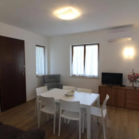 With Private Fenced Garden Вилла Линьяно-Саббьядоро