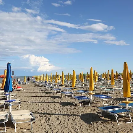 With Private Fenced Garden * Lignano Sabbiadoro