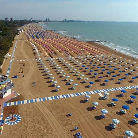 Villa With Private Fenced Garden *