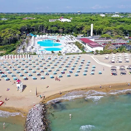 With Private Fenced Garden * Lignano Sabbiadoro