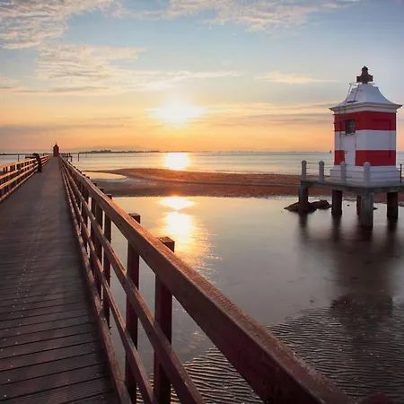 With Private Fenced Garden Линьяно-Саббьядоро